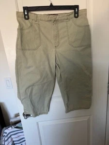 Gloria Vanderbilt Capri Pants Women’s 18 Mid-Rise Khaki Casual - Picture 1 of 3