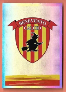 PANINI CALCIATORi 2021-2022 N.576 Benevento (Scudetto)	Serie BKT / Benevento	rai - Picture 1 of 1