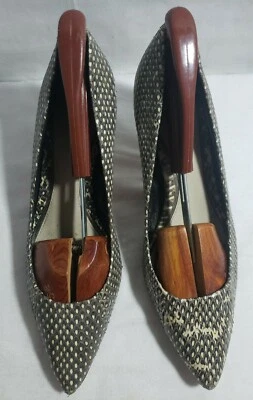 Salto Elie Tahari pele de cobra tamanho R 37,5 e L 38 - Imagem 1 de 4