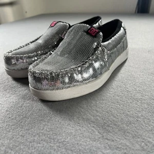 DC Shoes Womens Size 6 W Silver Villain Pull-on Skate Chrome Sequins Moccasin - Picture 1 of 10