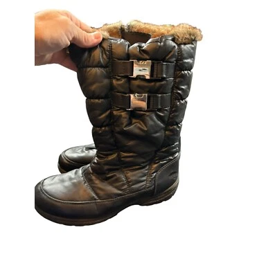 Botas acolchadas Totes para mujer talla 9M negras forro de piel sintética cremallera lateral y hebillas D Foto 1 de 4