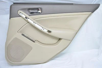 Infiniti G35 2006 sedán pasajero trasero/panel de moldura de puerta lateral derecho bronceado OEM Foto 1 de 4