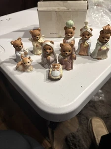 1995 Homco Teddybär Krippe 9-teiliges Mini Keramik Set #5412 Vintage mit Box - Bild 1 von 20