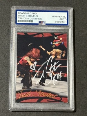 КАРТОЧКА С АВТОГРАФОМ TRISH STRATUS 2004 FLEER БОЖЕСТВЕННЫЕ ДИВЫ WWE PSA/DNA - Изображение 1 из 2