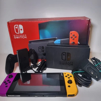 Nintendo Switch Console FUNZIONANTE VEDI FOTO LEGGI COMPLETA + Scheda 32 GB - Immagine 1 di 4