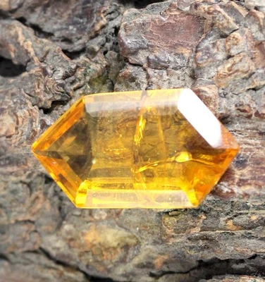Piedras preciosas brasileñas citrino naranja amarillento hexagonales de 20,95 quilates certificadas T15927 Foto 1 de 4