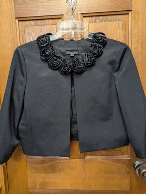 Chaqueta corta Tahari vintage negra talla 12 cuello floral. Totalmente forrado-  Foto 1 de 4