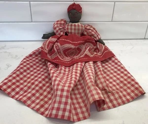 Vintage Volkskunst Puppe bestickt Gesicht Gingham Kleid Bandana Schürze Regal Sitter - Bild 1 von 14