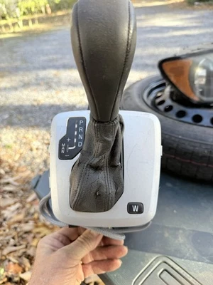 03-14 Volvo XC90 2.5 3.2 Automatic Floor Shifter 30759194 - Image 1 of 4