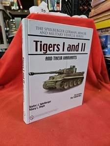 Tigers I and II and their Variants by Walter Spielberger - Foto 1 di 8