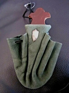Antico marsupio tradizionale verde scamosciato - Foto 1 di 3