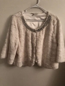 3X / 4X ~ Faux Fur White Coat Rhinestones Woman’s plus - Picture 1 of 7