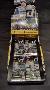 PANINI DONRUSS 2017 NASCAR-SAMMELKARTEN, 11 PACKUNGEN, 10 KARTEN/PACK, 110 KARTEN INSGESAMT! - Bild 1 von 2