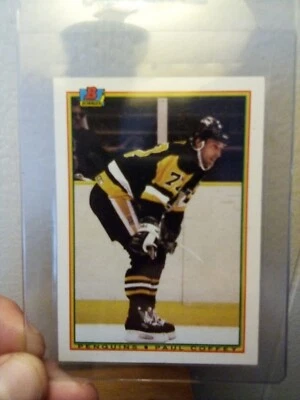 1990 Bowman Paul Coffey hockey card... Card #211 - Image 1 of 2