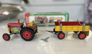 Kovap 1:25 Scale Zator Tractor & Trailer W/Wind Up With Key New In Box - RED - Picture 1 of 9