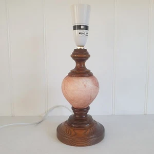 Lámpara de mesa vintage de madera torneada y piedra de alabastro jaspeada rosa - 28 cm  - Imagen 1 de 11