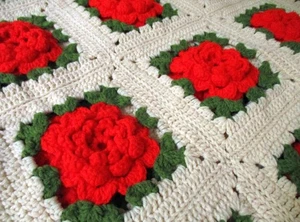 Vintage Crochet Floral Rose Blanket Bedspread White Red Green Granny Square Lrge - Picture 1 of 6