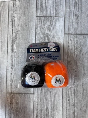 Miami Marlins MLB Team Fuzzy Dice 3" Negro y Naranja Espejo Coche Decoración Nuevo en Paquete Foto 1 de 3