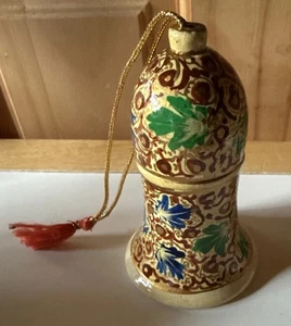 Vintage Handarbeit Pappmaché Glocke rot grün gold handbemalt Indien Weihnachtsglocke - Bild 1 von 6