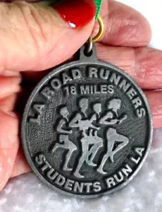 Medalla vintage LA ROADRUNNERS ESTUDIANTES CORREN LA 18 millas diapositiva de 2 - Imagen 1 de 1