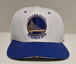 Sombrero Mitchell & Ness Nostalgia Golden State Warriors Snapback Curry V. Lebron - Imagen 1 de 11