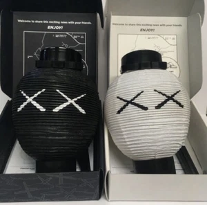 KAWS HOLIDAY JAPAN Invitation Paper Lanterns 2019 White & Black Set Art Rare - Picture 1 of 4