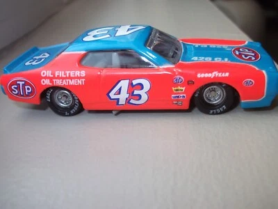 CARGADOR RACING CHAMPIONS RICHARD PETTY 1973 STP DODGE MODELO 1/64 NASCAR Foto 1 de 4