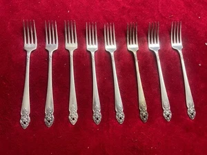 Oneida DISTINCTION 1951 Silver Plate Prestige Silverware 8 Piece Flatware Forks - Picture 1 of 7