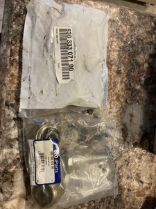 Juego de piezas de barra estabilizadora de suspensión URO 930333072 00 y 930 333 0071 00 - Imagen 1 de 6