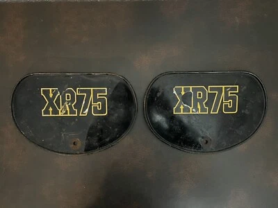 Honda XR 75 1973-1976 OEM paneles laterales izquierdo y derecho placas numeradas raro  Foto 1 de 4
