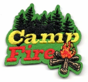 LAGERFEUER Bügelbild Patch Lagerfeuer Camping Pfadfinder Jungtier Junge Mädchen - Bild 1 von 1