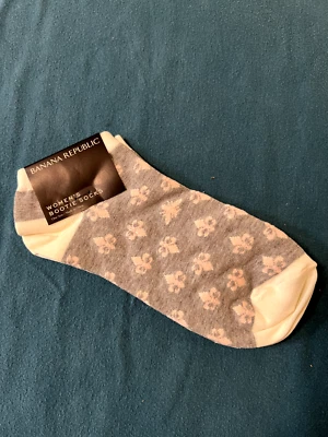 Calcetín botín Banana Republic; gris jaspeado/rosa--talla única--NUEVO Foto 1 de 3