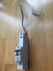 INTERRUPTOR DE CIRCUITO RCBO CRABTREE 61/C14030 C40 40 AMP 30mA - Imagen 1 de 2