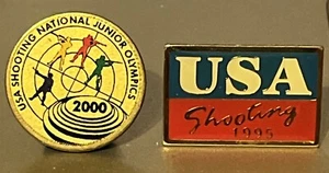 Lote de 2 prendedores de tiro - 2000 EE. UU. Juegos Olímpicos Nacionales Junior y EE. UU. Tiro 1995 - Imagen 1 de 10