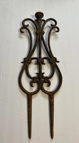 Vintage Cast Iron Garden Border Lawn Edging Iron Fence Panel Candle Finial Cover