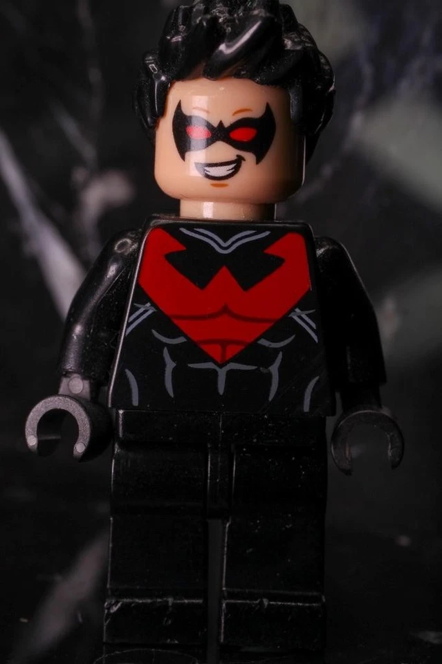 Lego Minifigure- Nightwing - Batman: Man-Bat Attack - 76011 (sh0085) - Image 1 of 1
