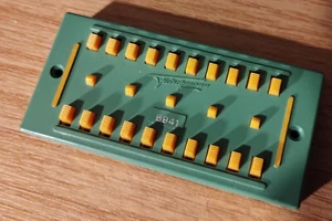 Fleischmann H0 6941  Stellpult  Klemmenplatte  grün (317993) #5929# - Bild 1 von 1