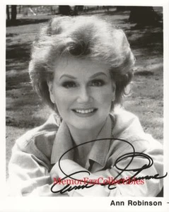 ANN ROBINSON War Of The Worlds & Imitation Of Life Autographed 8x10 B&W Photo - Picture 1 of 1