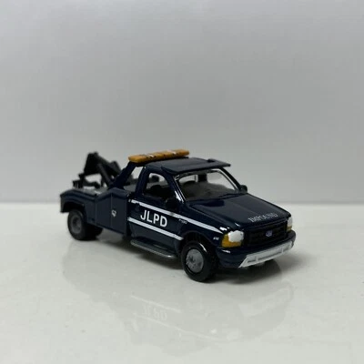 2000 00 Ford F-450 Tow Truck Collectible 1/64 Scale Diecast Diorama Model - Image 1 of 4