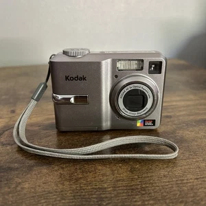 Kodak EasyShare C743 Silver 7.1MP 3X Optical Zoom Digital Camera Tested - READ - Picture 1 of 12