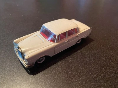 Mercedes Benz 220 SE, Tekno 726 Dinamarca Marfil con Rojo Foto 1 de 4