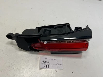 Lanterna traseira interna traseira direita do lado do passageiro 2015 –2017 LEXUS NX 200T 300H FABRICANTE DE EQUIPAMENTO ORIGINAL - Imagem 1 de 4