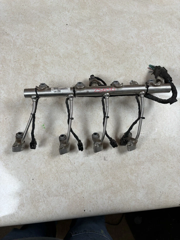 Chevy Cruze 2016-2019 riel de combustible 1,4 L 12684252 (turbo) Foto 1 de 4