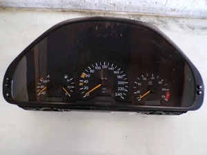 Tacho Kombiinstrument Mercedes W202 C-Klasse Benziner A2025409347 *F86977* - Picture 1 of 6