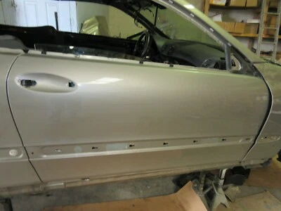 Mercedes Benz CLK 320 2005 puerta derecha pasajero carcasa metálica solamente Foto 1 de 4