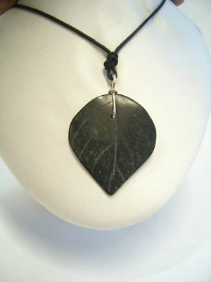 Ciondolo in ARGENTO 925 con foglia in GIADA verde naturale- pendente pietra dura - Immagine 1 di 4