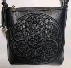 BRIGHTON CASABLANCA KOLLEKTION KIEL BESTICKTES LEDERMEDAILLON MESSENGER NEU MIT ETIKETT - Bild 1 von 17