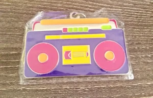 Retro BOOMBOX Schlüsselanhänger bunt rosa lila Regenbogen 80er Jahre Stil - Bild 1 von 2