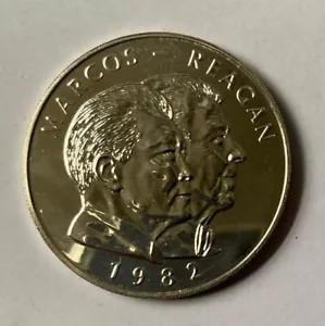 1982 Marcos & Reagan Philippines 25 Piso Silver Coin KM#235 w/ Plastic Case UNC - Picture 1 of 13
