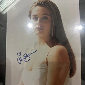 Alicia Silverstone signiert 8 x 10 mit Echtheitszertifikat - Bild 1 von 2